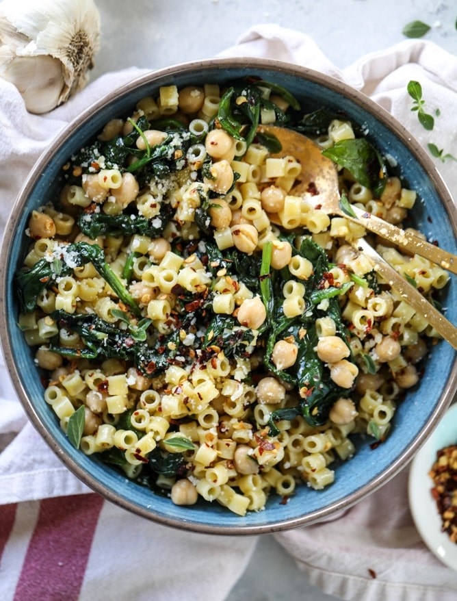 Pasta with spinach and chickpeas.