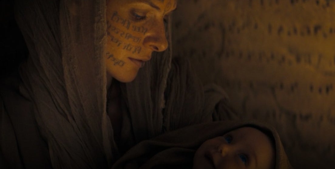 Jessica holding her baby daughter in "Dune"