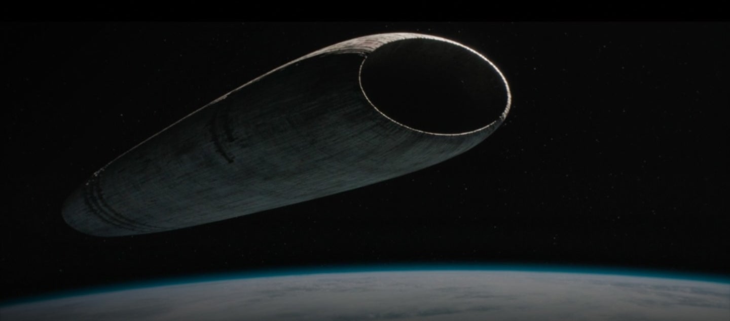 A giant starship orbiting Caladan in "Dune"