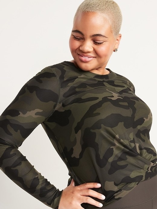 15 Best Long-Sleeve Crop Tops To Arm Yourself With 2022