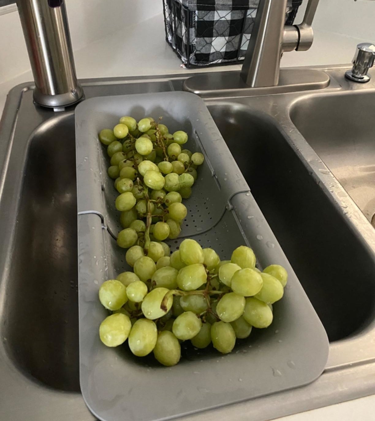 Reviewer photo of the grey colander with grapes on it