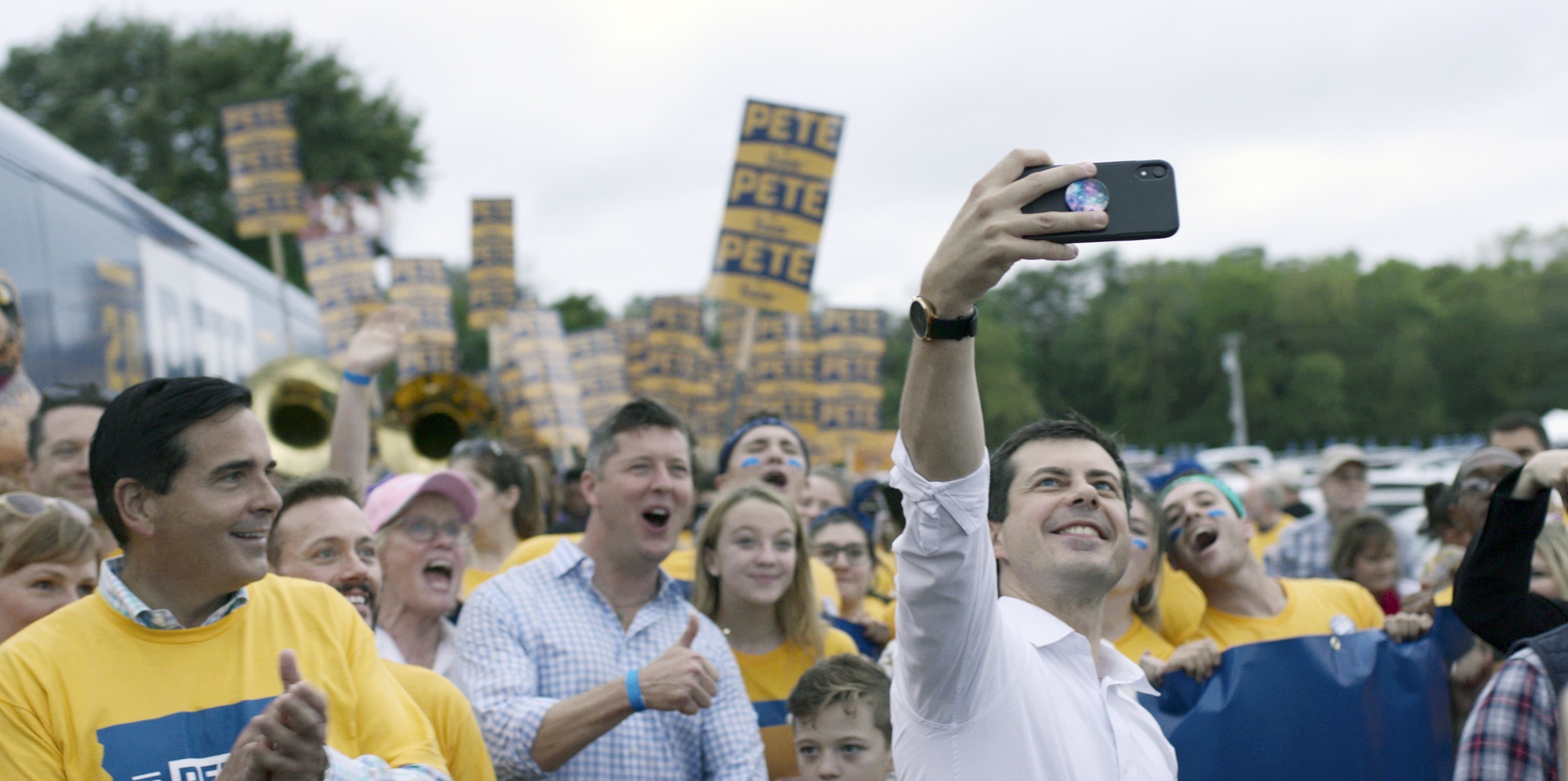 Pete Buttigieg takes a selfie with supporters
