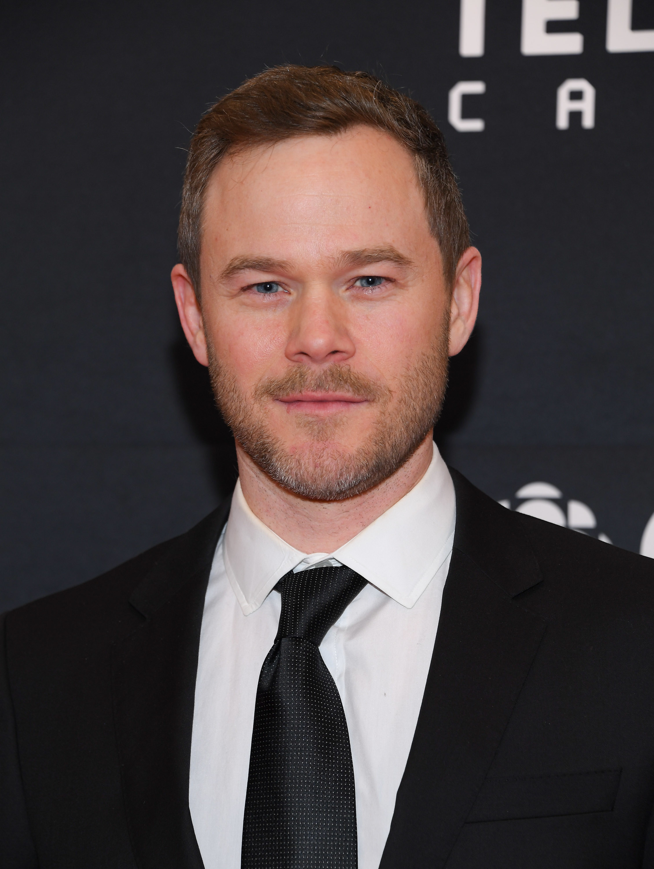 Aaron Ashmore on the red carpet
