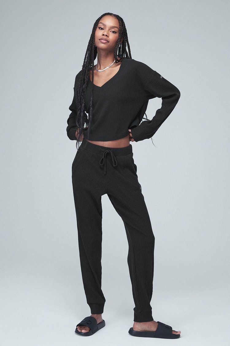 Model wearing sweatpants in color &quot;Black&quot;