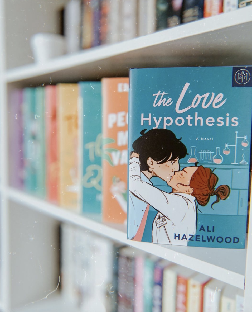 A bookshelf full of books including &quot;The Love Hypothesis&quot;