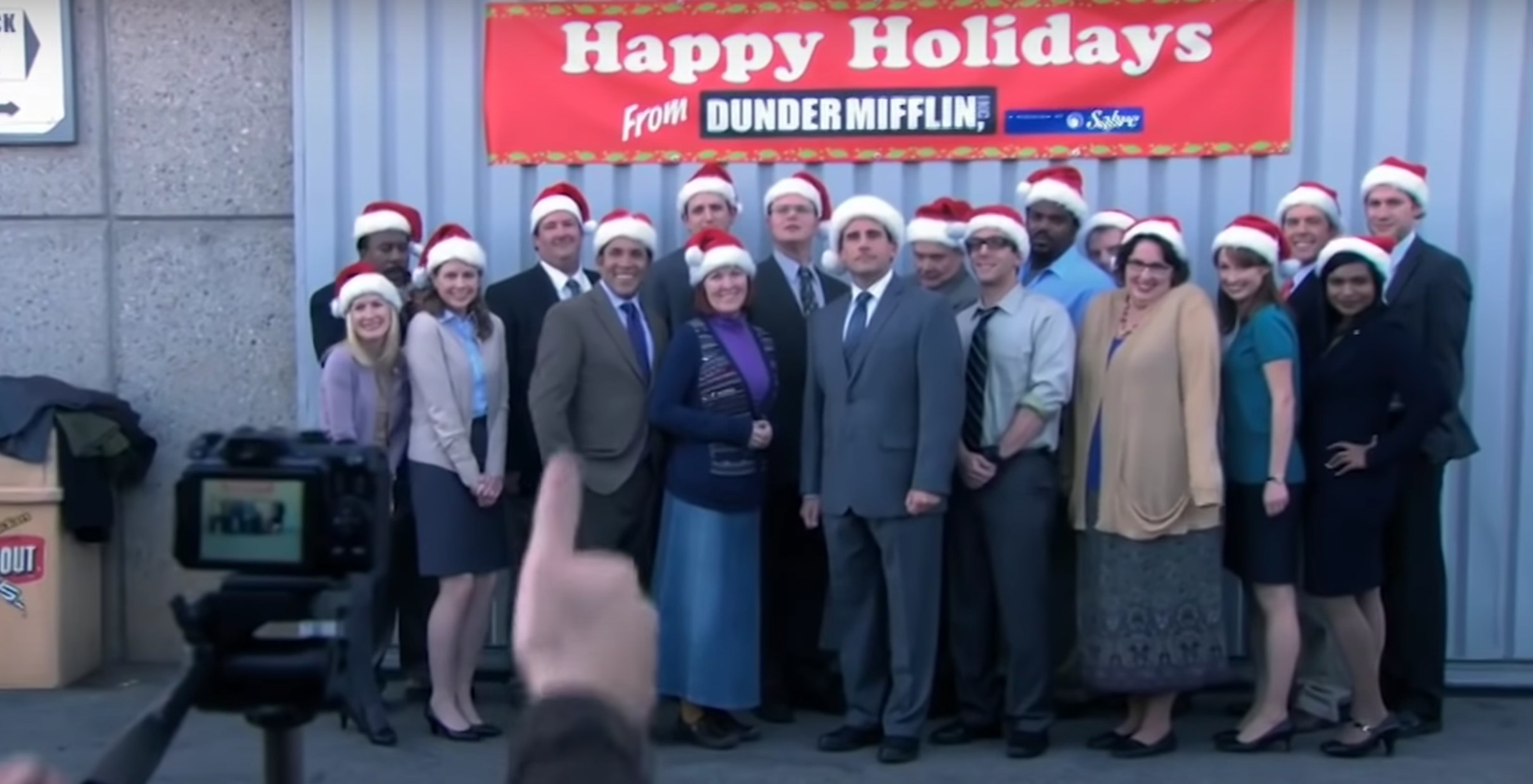 &quot;The Office&quot; casts gathers to take a group photo