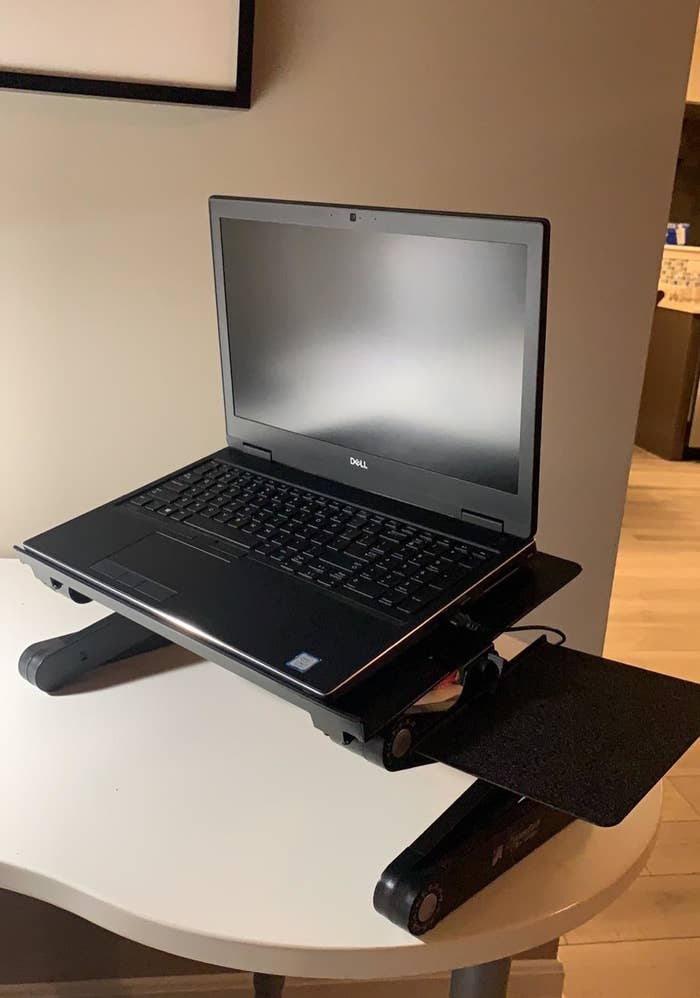 reviewer&#x27;s laptop on black stand