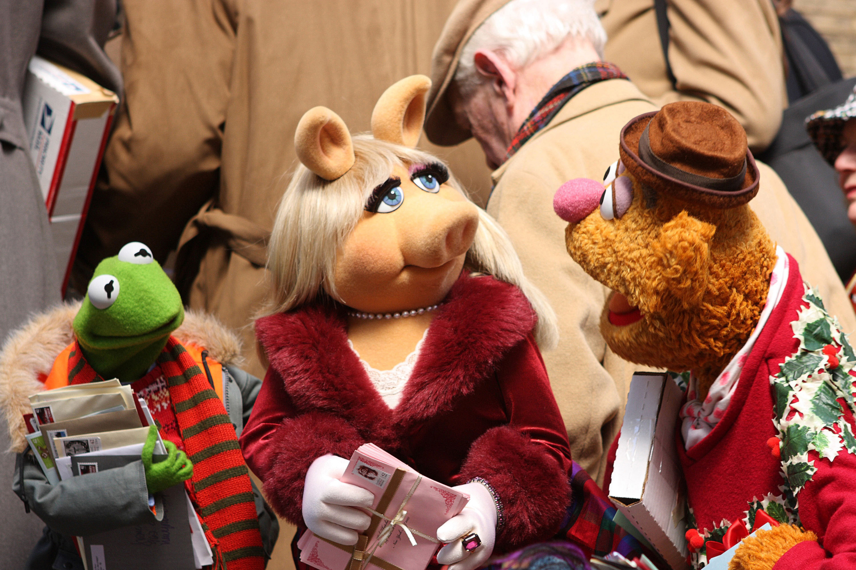 Kermit the Frog, Miss Piggy, and Fozzie Bear holding mail