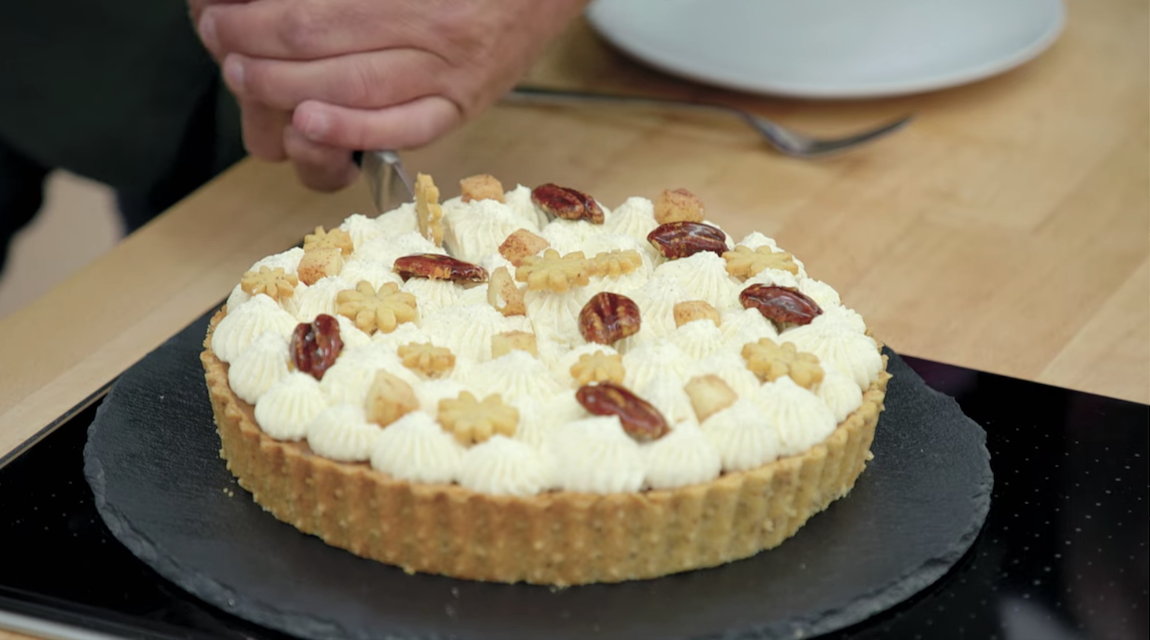 Crystelle&#x27;s tart, which is decorated with caramelized walnuts and biscuit flowers