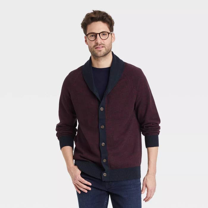 Collared cardigan in burgundy