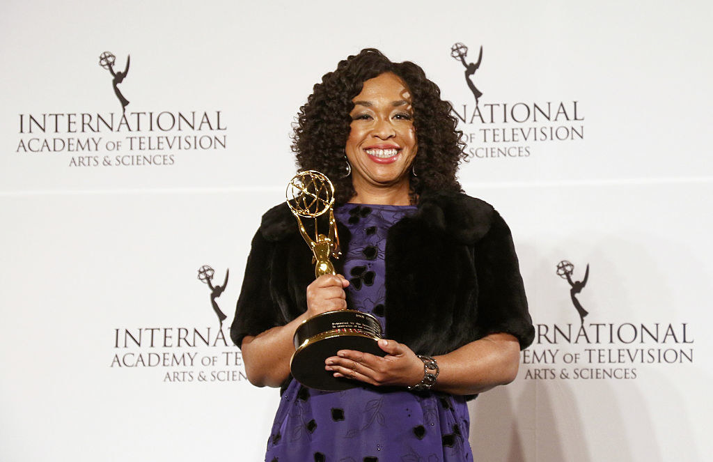 Shonda holding an award