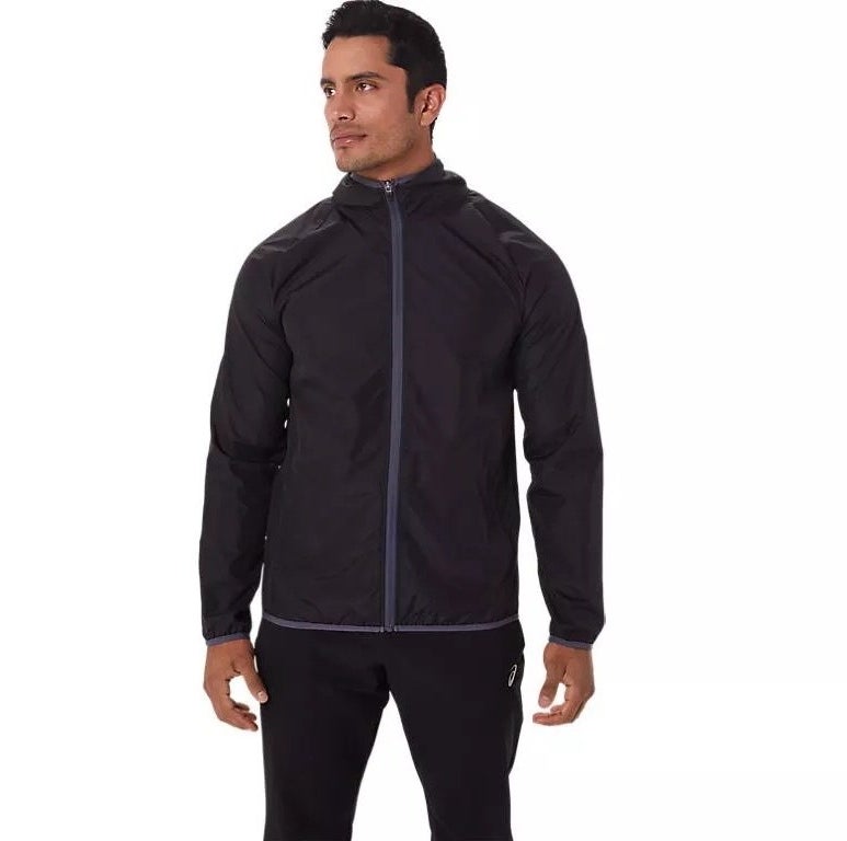 Packable jacket in performance black