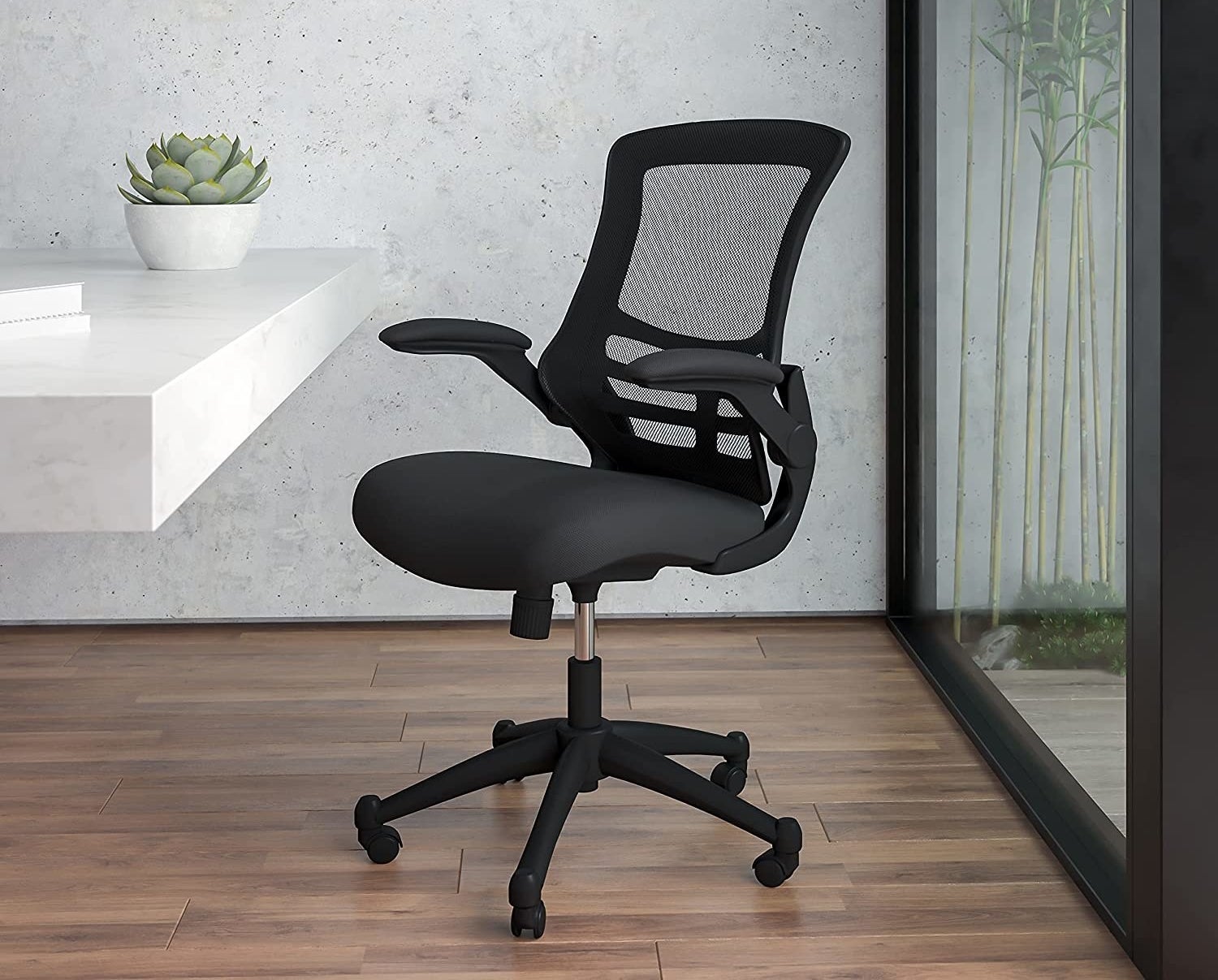black ergonomic desk chair