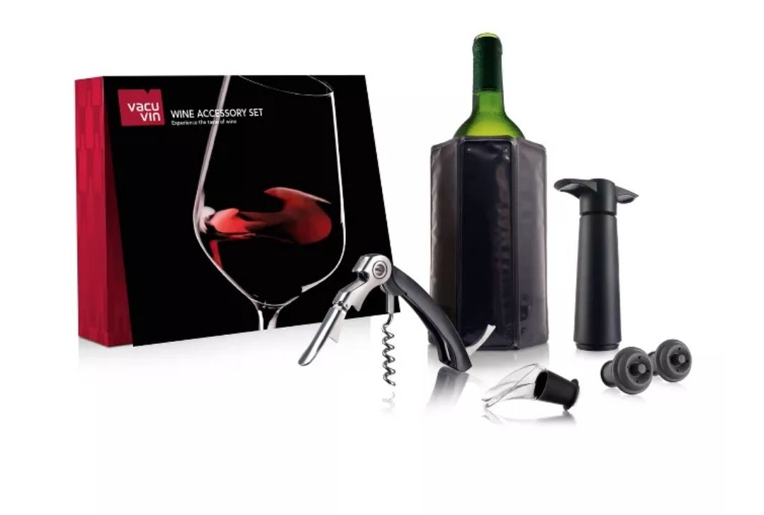 the wine accessory set