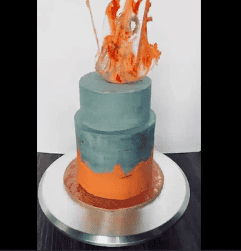 Reviewer GIF of a multi-tiered cake spinning on the turntable
