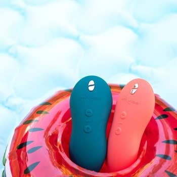 Red and green vibrator in pool float