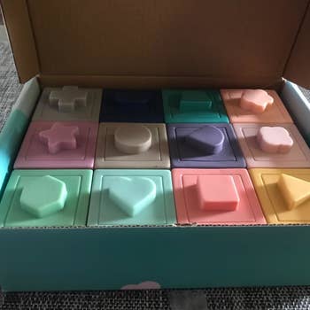 The pastel blocks inside the packaging