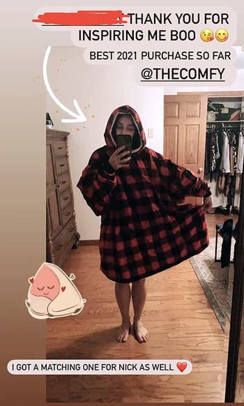 A different reviewer wearing the blanket sweater in red plaid with Snapchat text thanking a friend for inspiring the purchase and saying they bought a second one for someone else