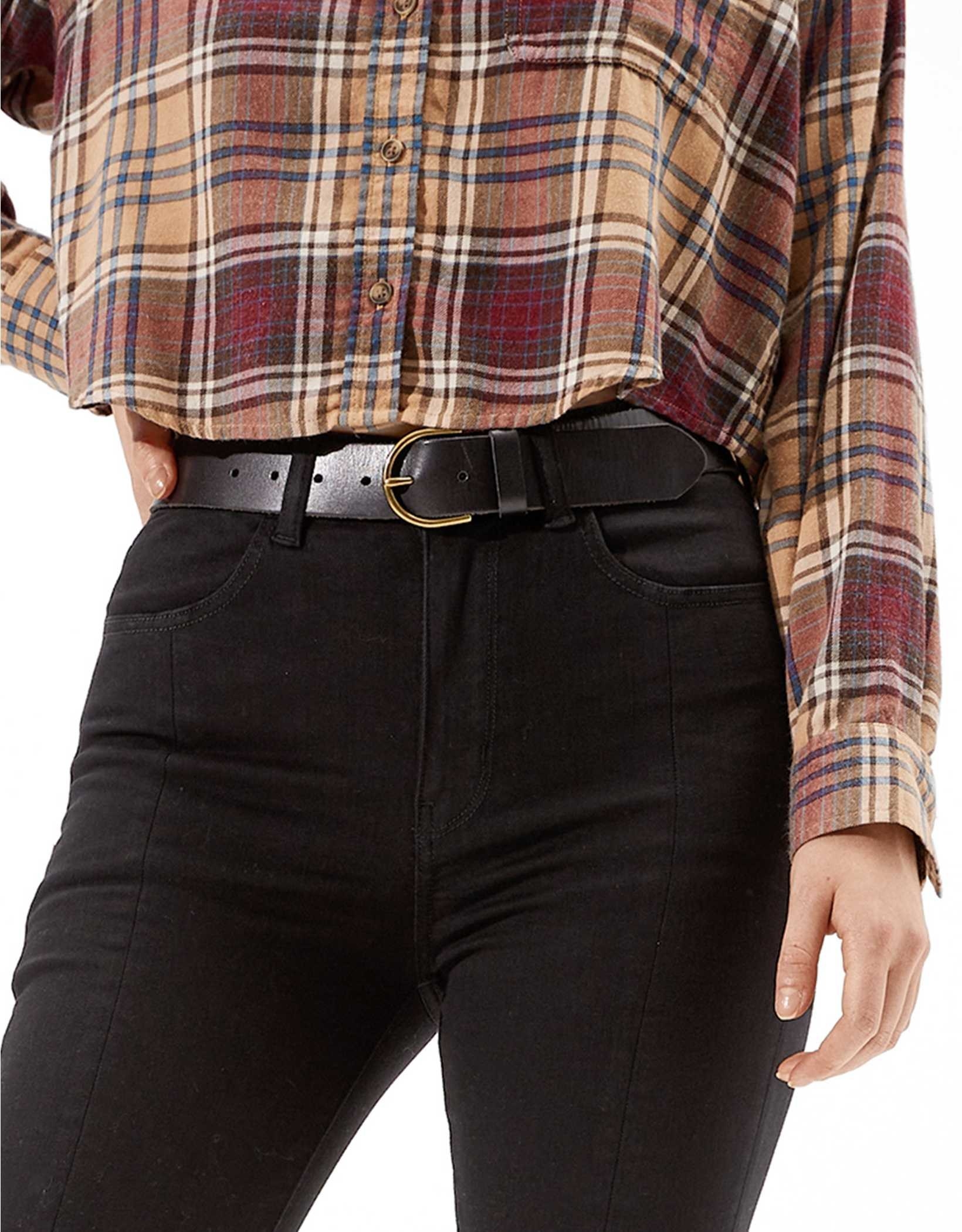 Model wearing the black belt with gold buckle with black jeans and a flannel