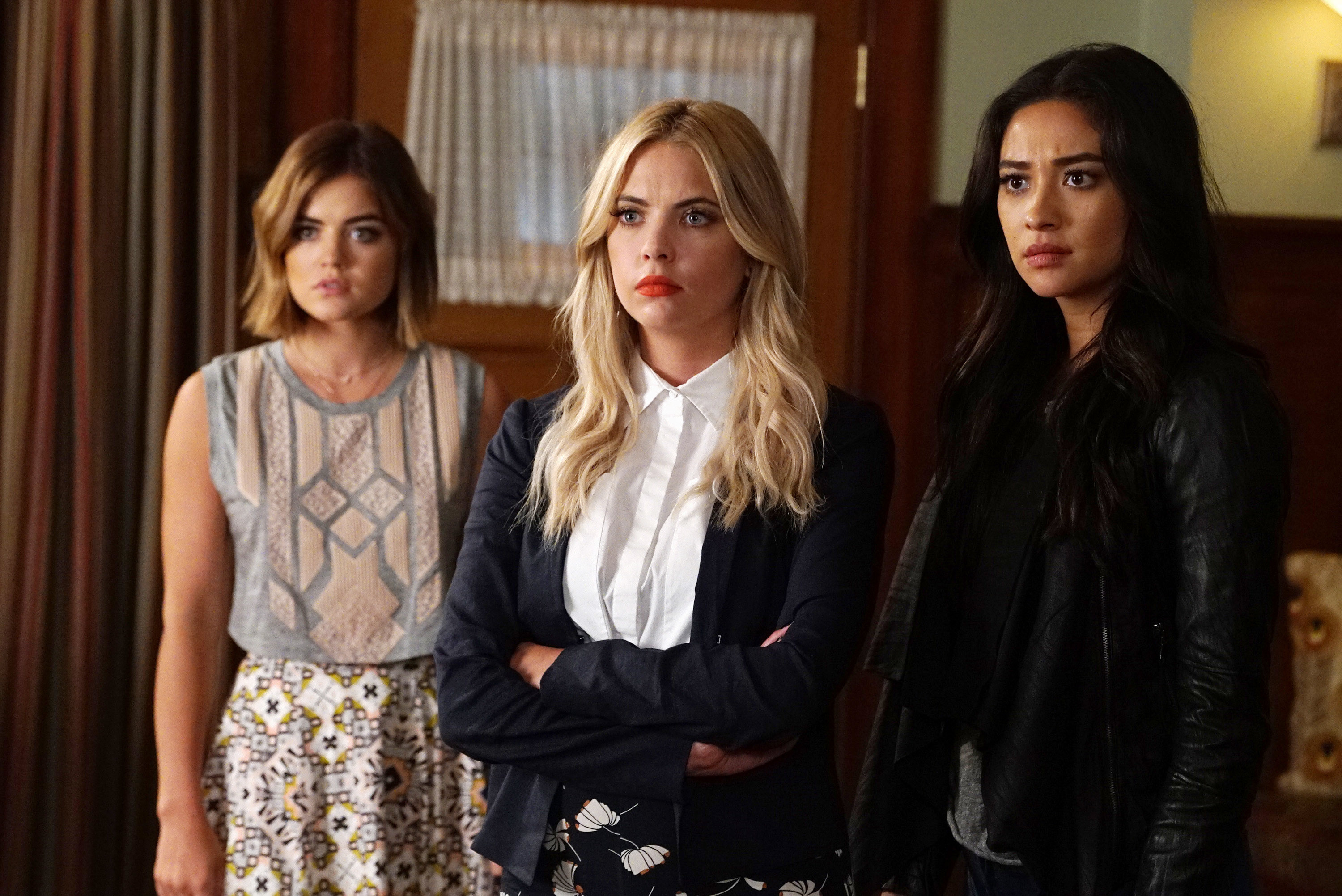 Aria, Hanna, and Emily from &quot;PLL&quot; look shocked