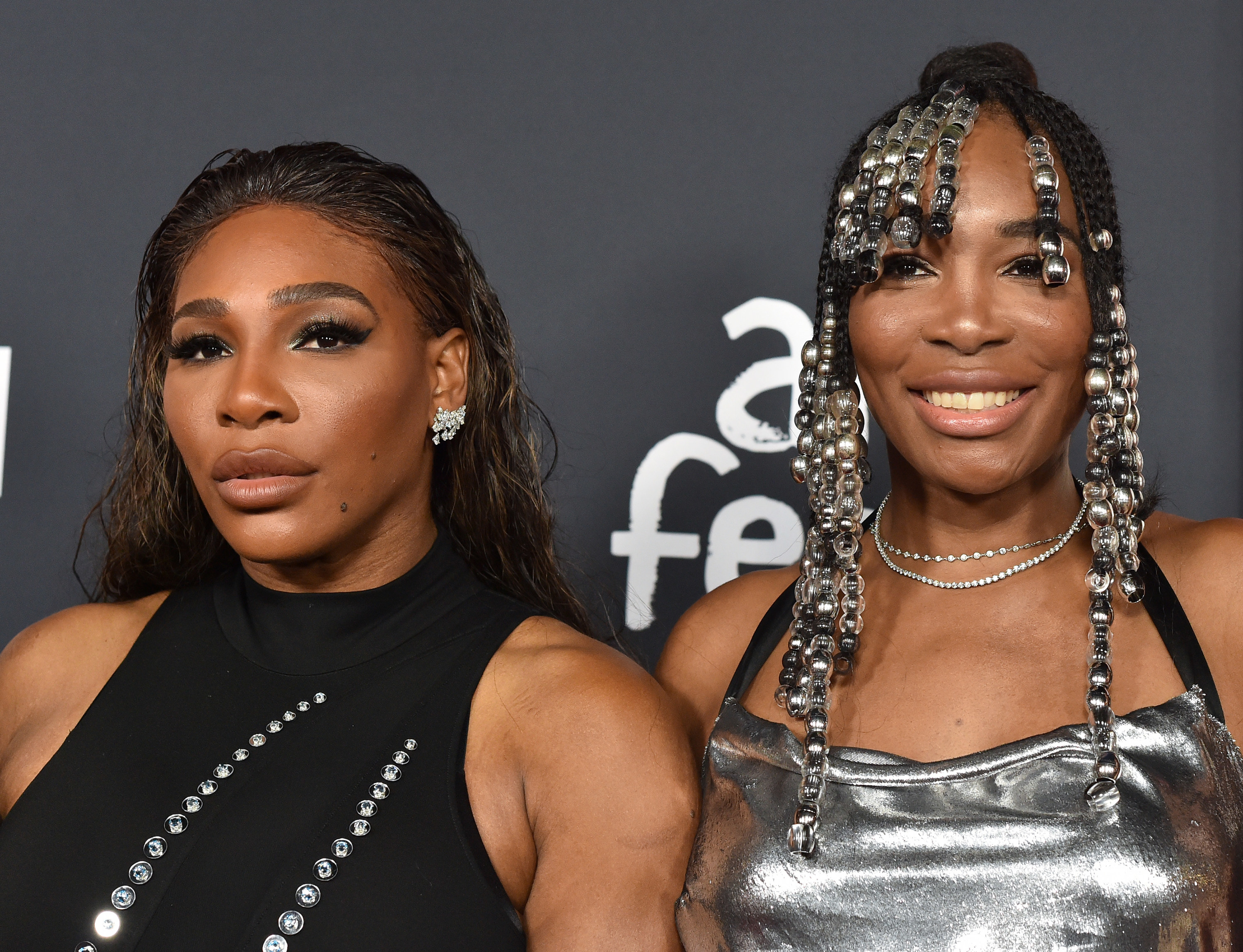 Photo of Serena and Venus Williams on the red carpet at the King Richard premiere