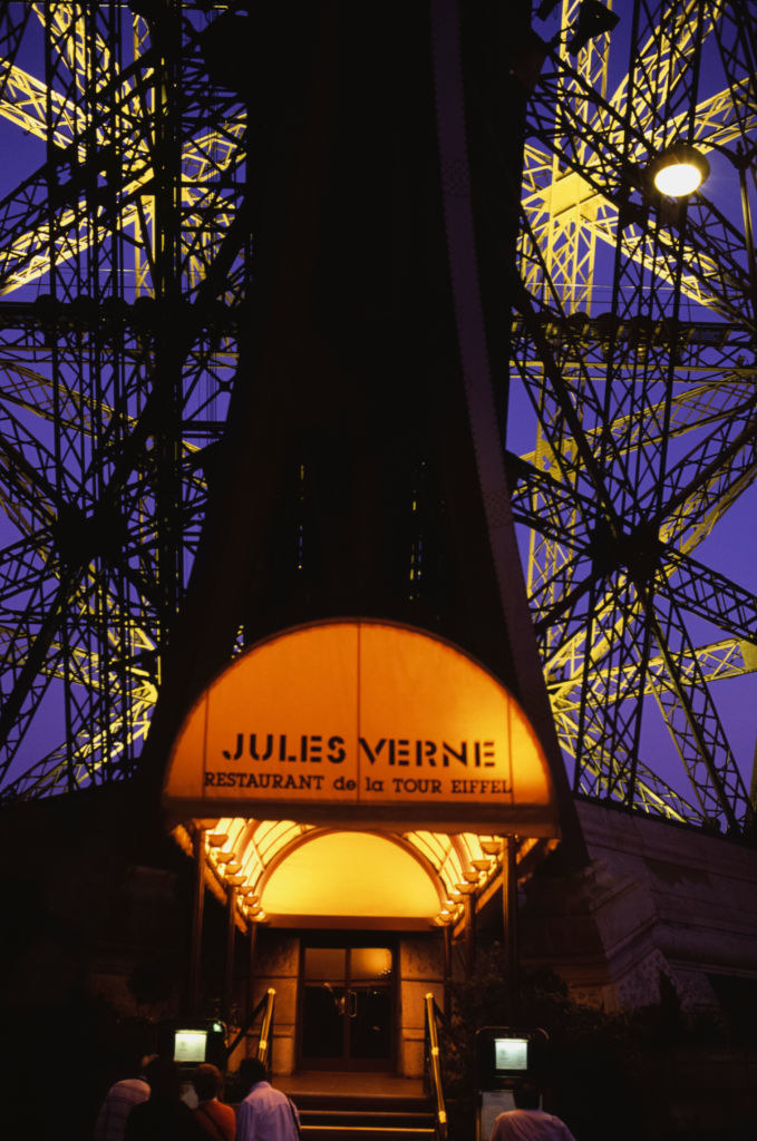 Jules Verne restaurant entrance