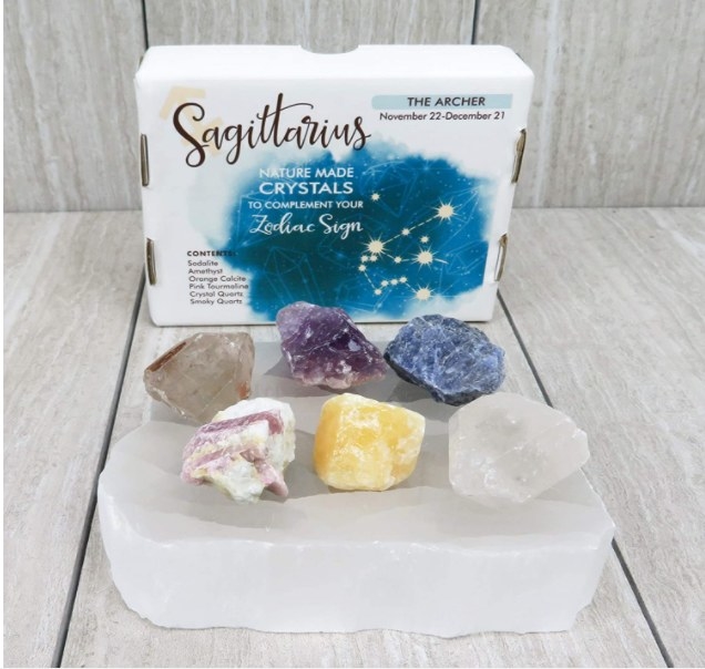 Caja con priedras de cristal para signos zodiacales