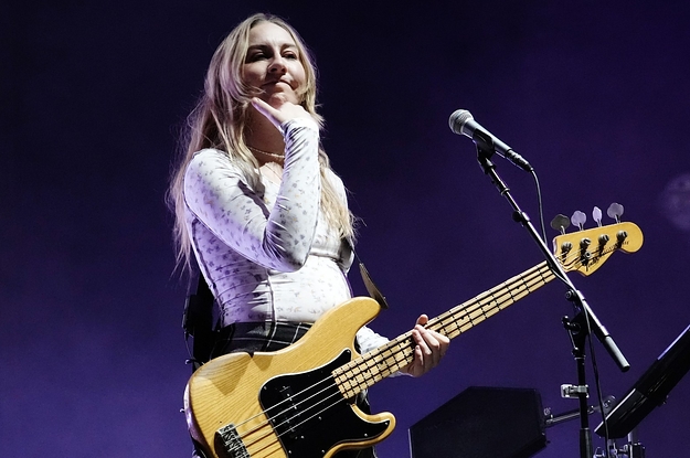 Este Haim Took A Major Spill Onstage, And Wow — It Definitely Looked Like It Hurt