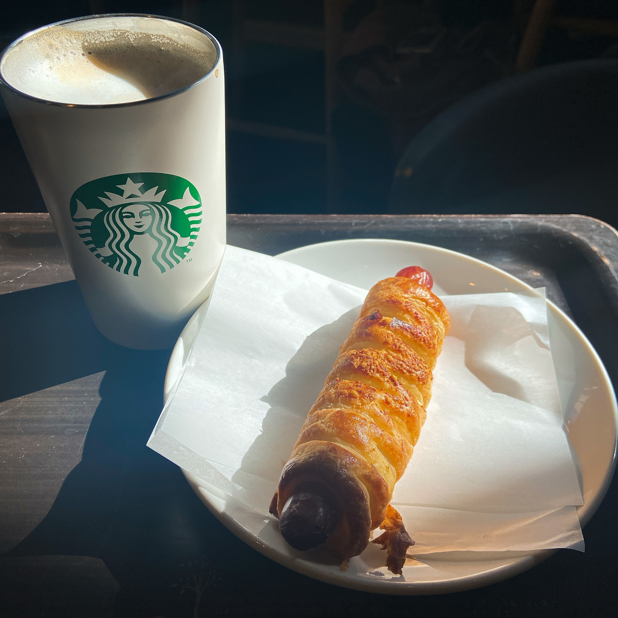 Starbucks Coffee（スターバックスコーヒー）のオススメのフードメニュー「あらびきソーセージパイ」