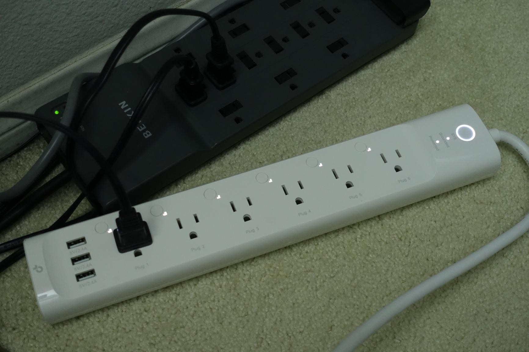 a reviewer's smart plug power strip