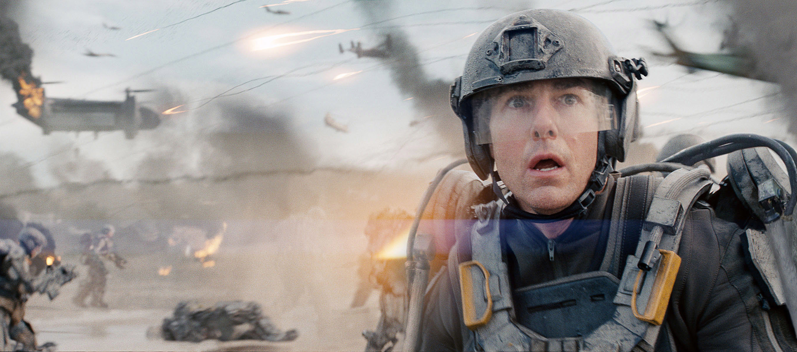Tom Cruise in the middle of battle