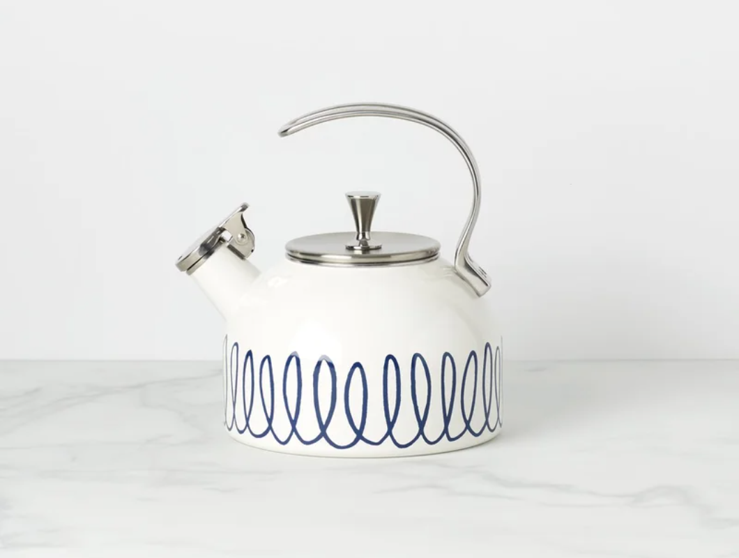Stainless steel whistling stovetop kettle with pattern
