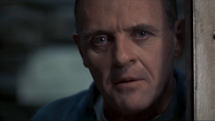 Close-up de Hannibal Lecter en su celda