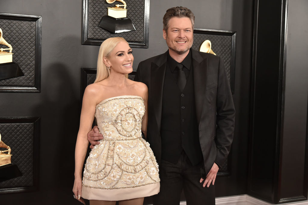 Gwen Stefani and Blake Shelton posing on the Grammys red carpet