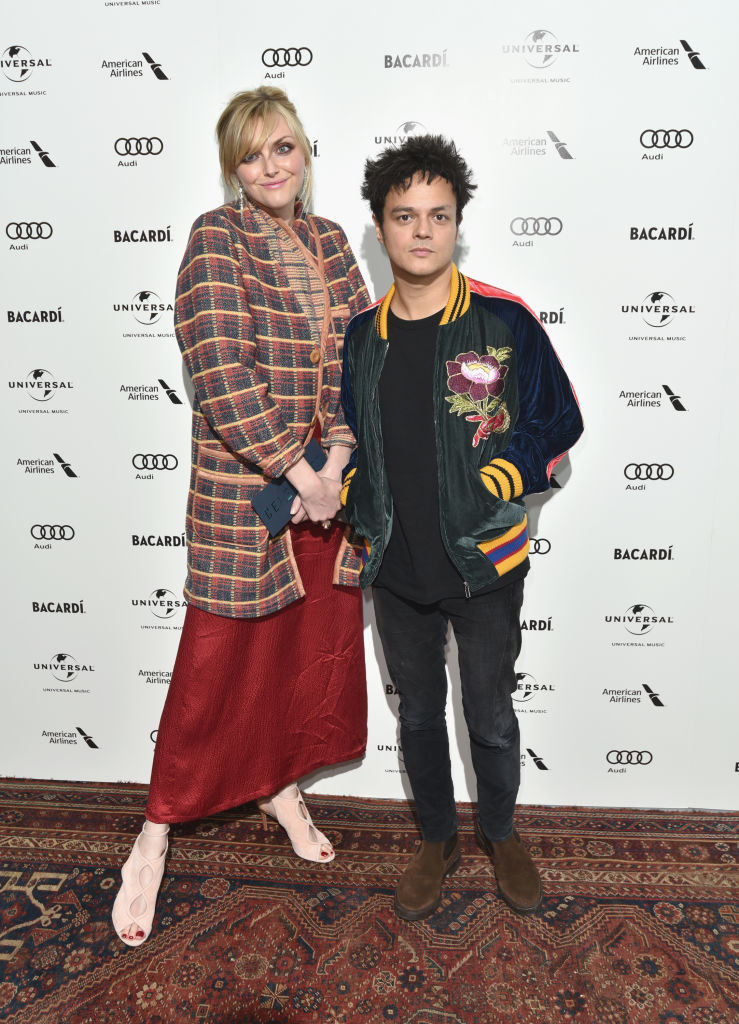 Sophie Dahl and Jamie Cullum posing on a press red carpet