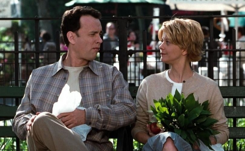 Kathleen and Joe talk on a bench in &quot;You&#x27;ve Got Mail&quot;