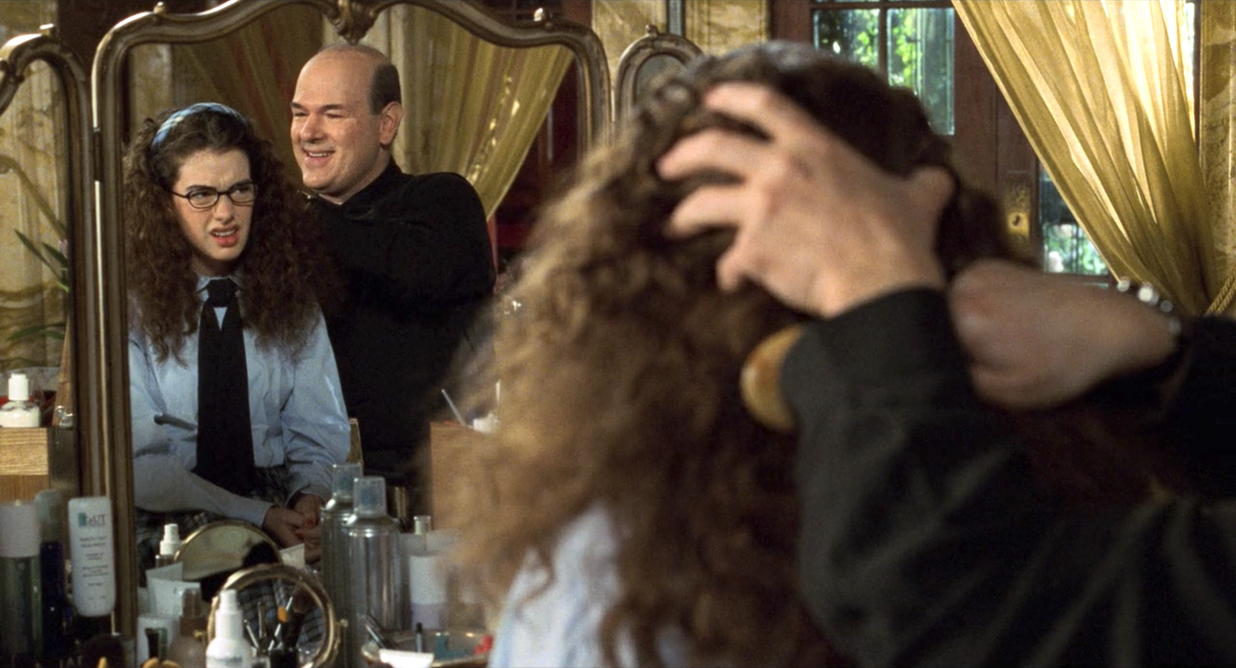 Paolo brushing Mia&#x27;s hair