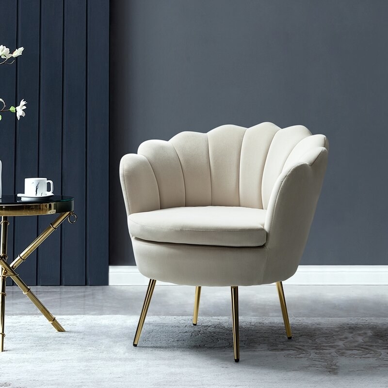 the cream shell shaped chair