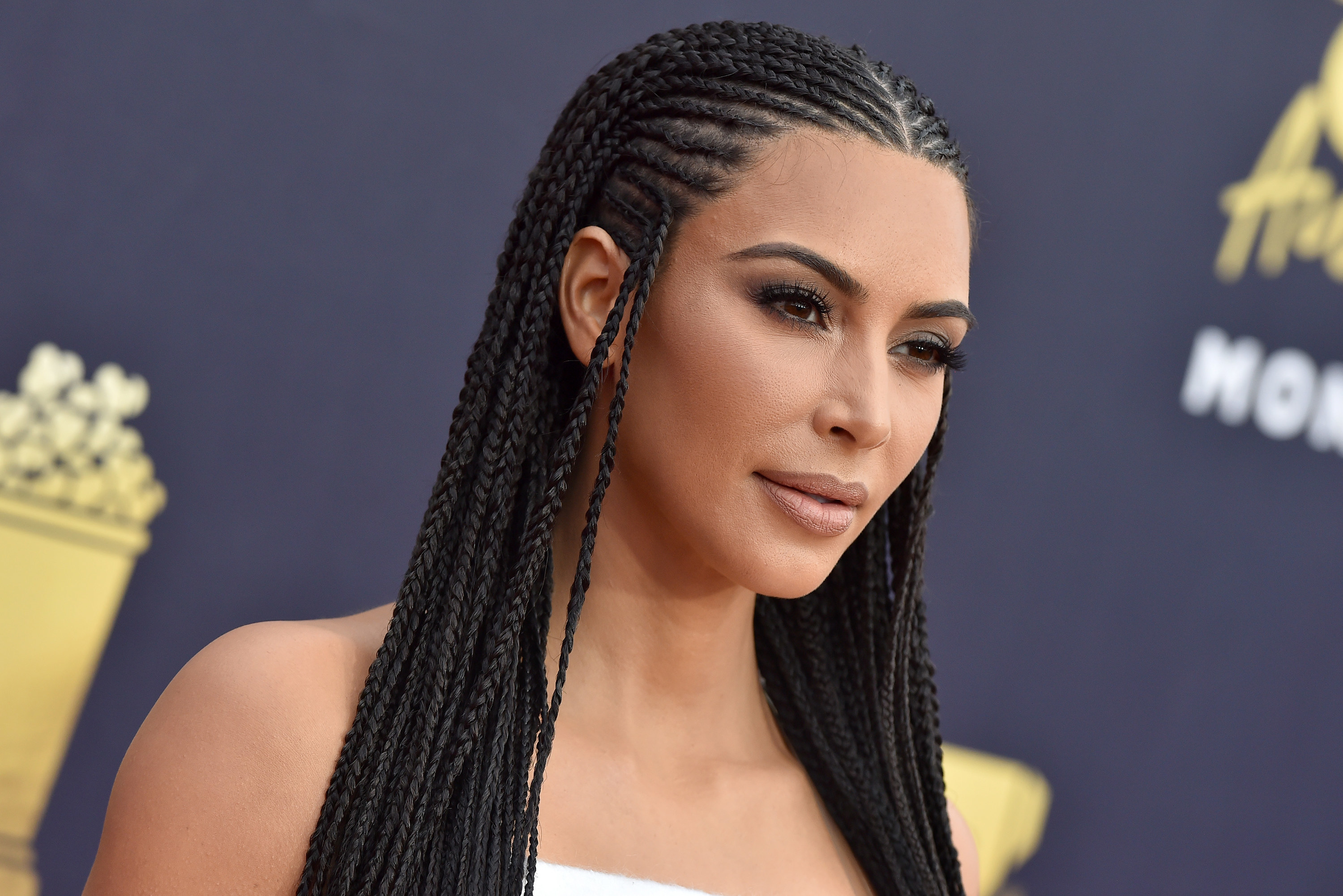Kim Kardashian at the 2018 MTV Movie &amp;amp; TV Awards with her hair in Fulani braids