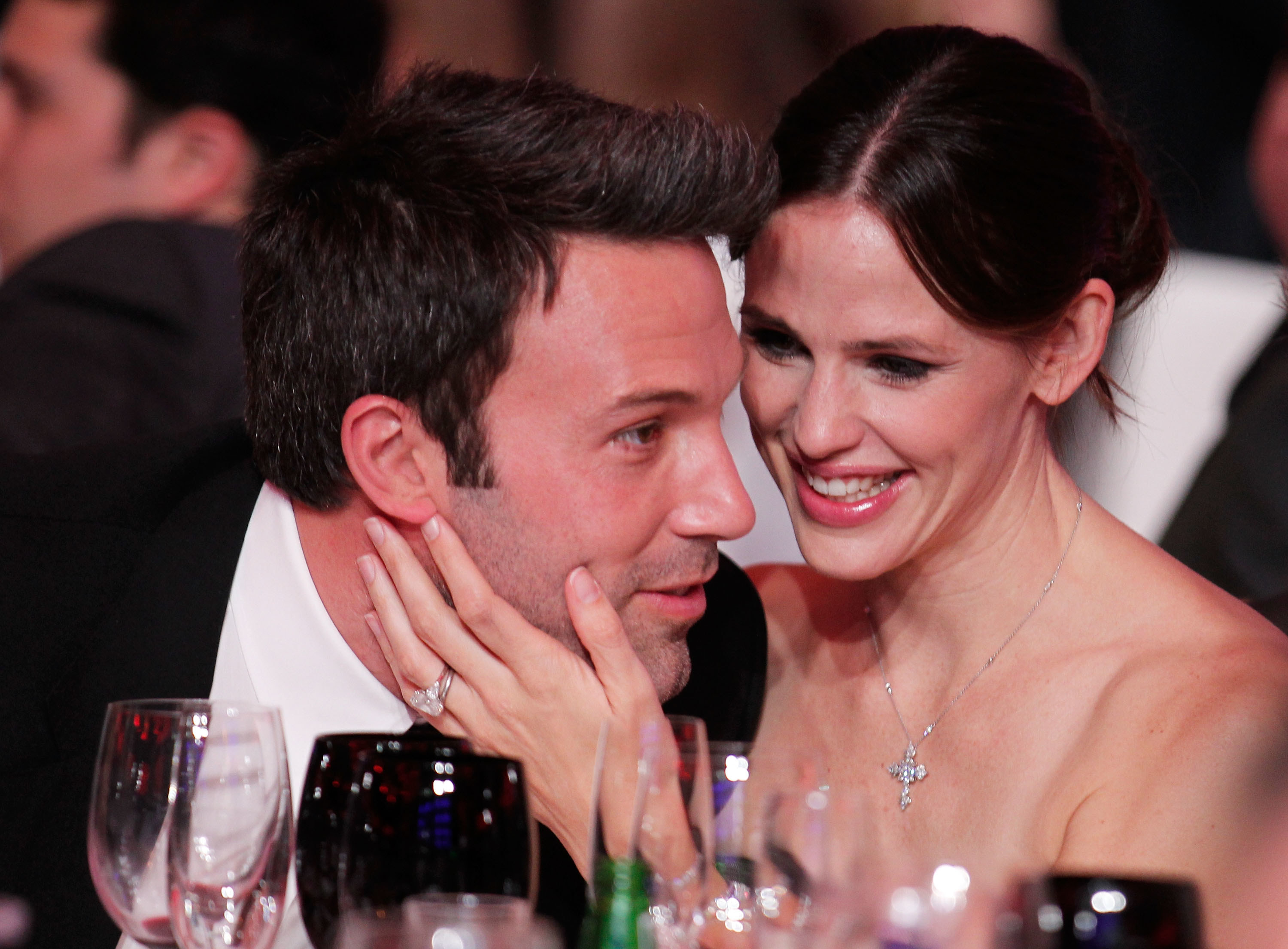 Garner holds Affleck&#x27;s face