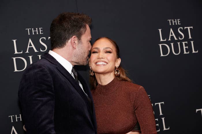 Ben kissing Jen on the cheek at the premiere of The Last Duel