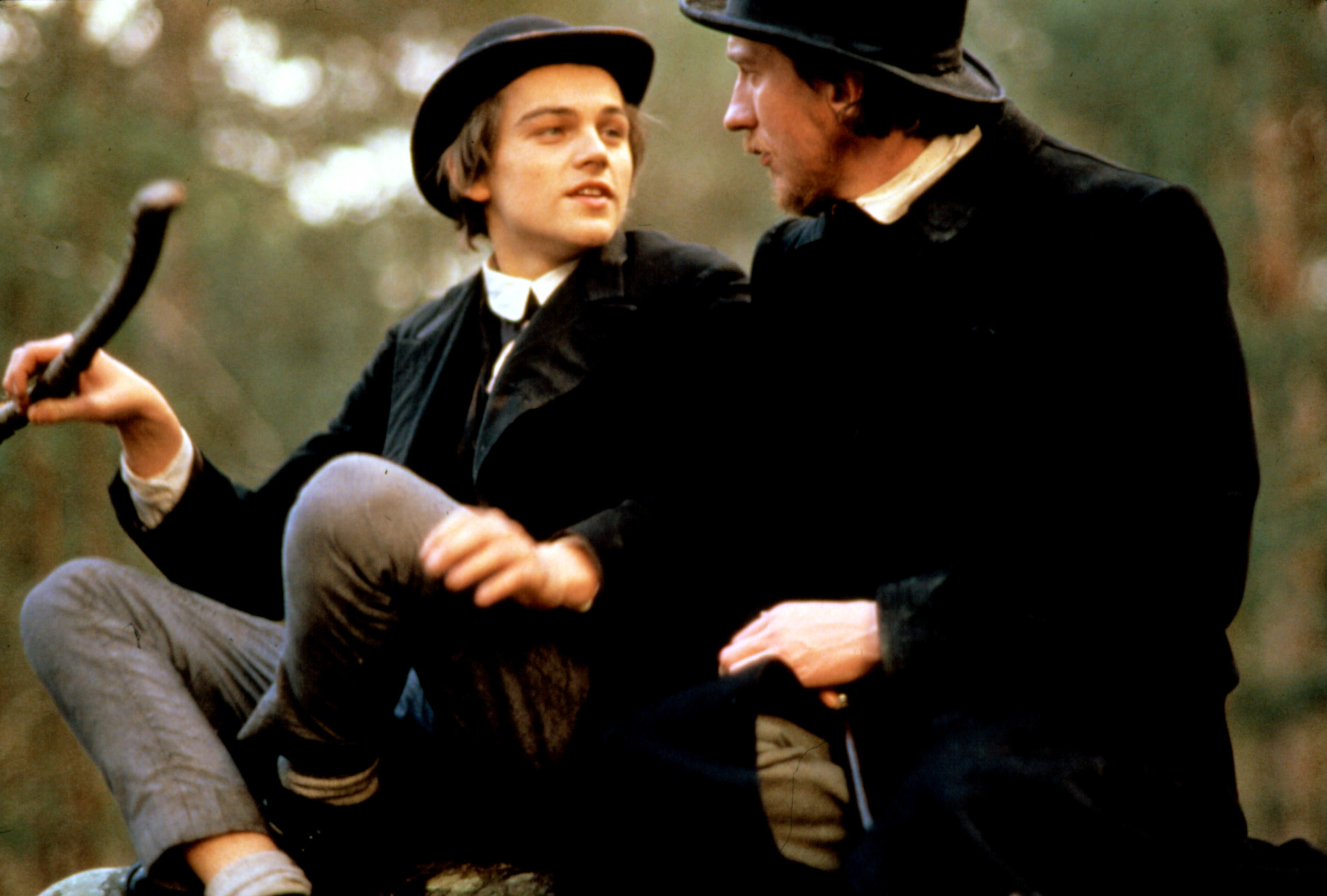 Leonardo Di Caprio and David Thewlis sit in a carriage together