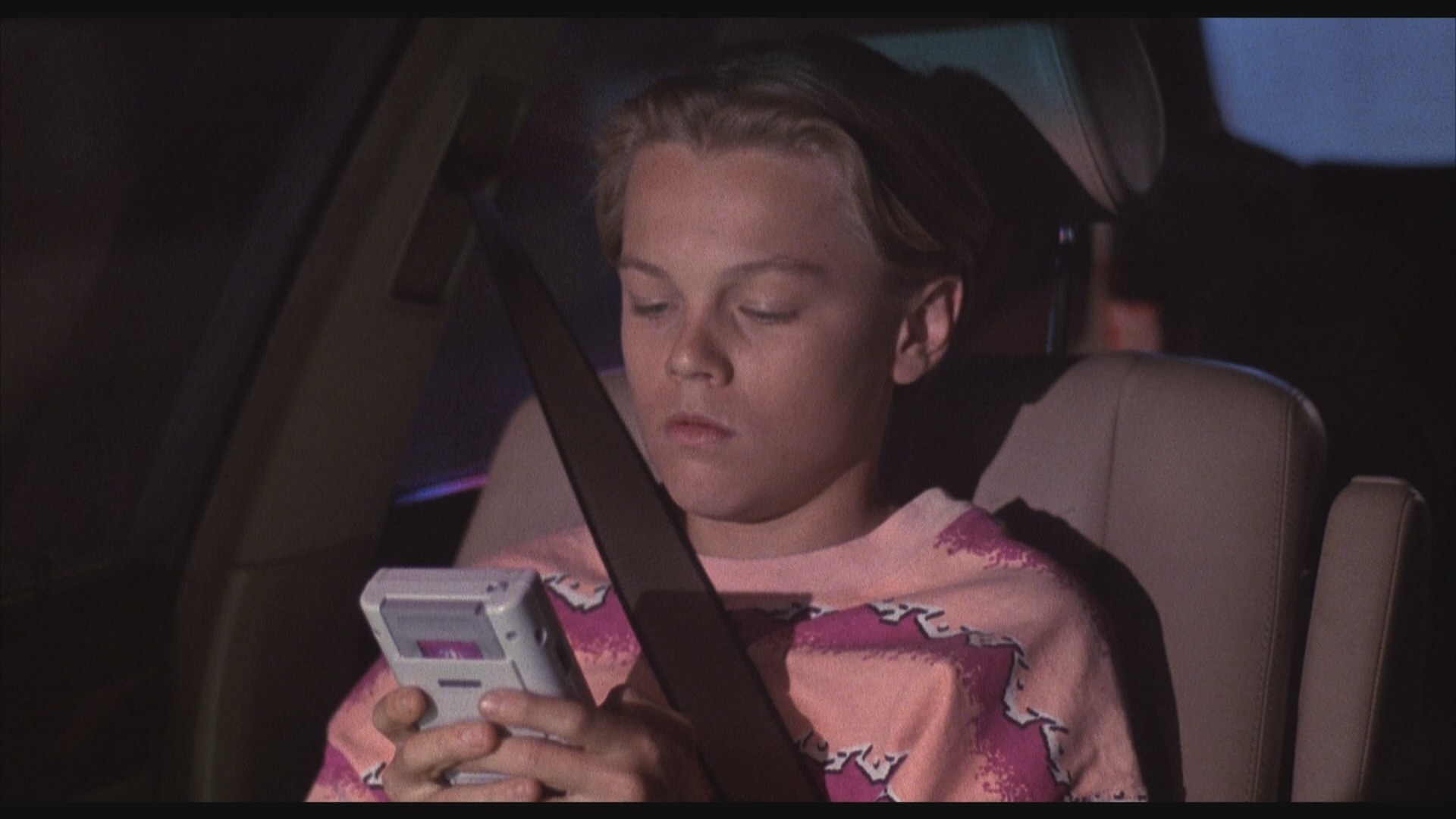 Leonardo DiCapro plays a GameBoy in a car