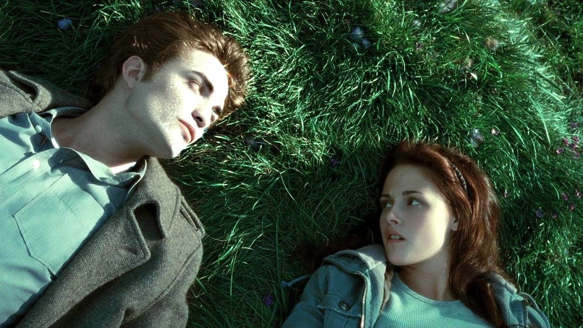 Robert Pattinson and Kristin Davis lying in the grass in a scene from The Twilight