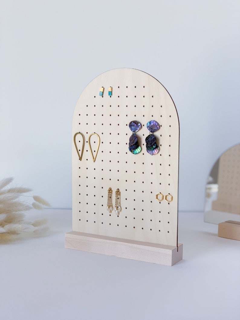 Earring display pegboard for stud earrings
