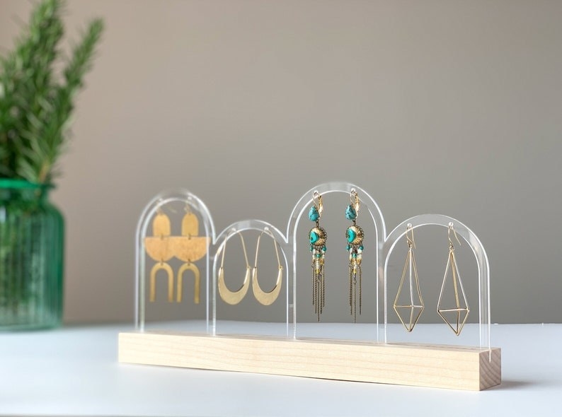 Arched earring holder