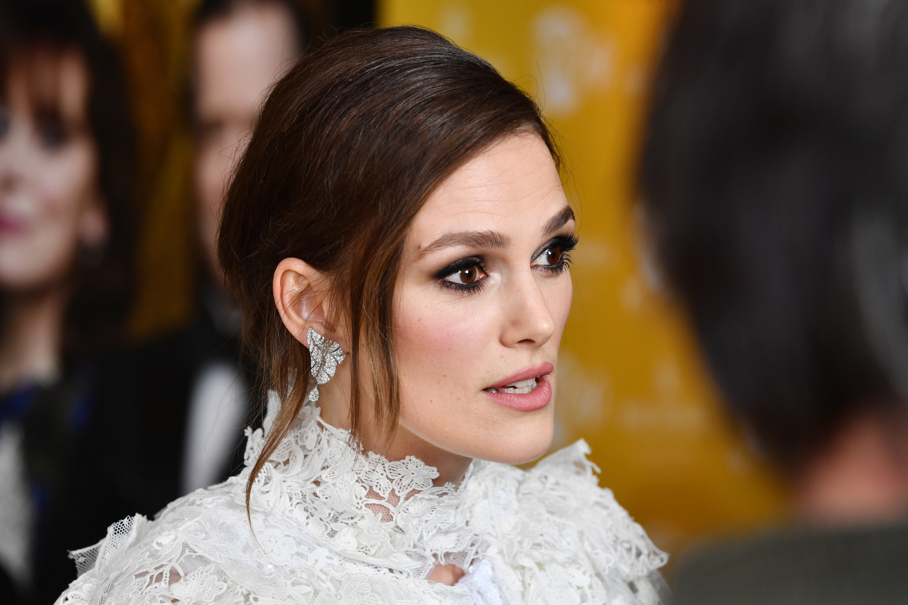 Keira Knightley's Dress Split In Half Before A Red Carpet