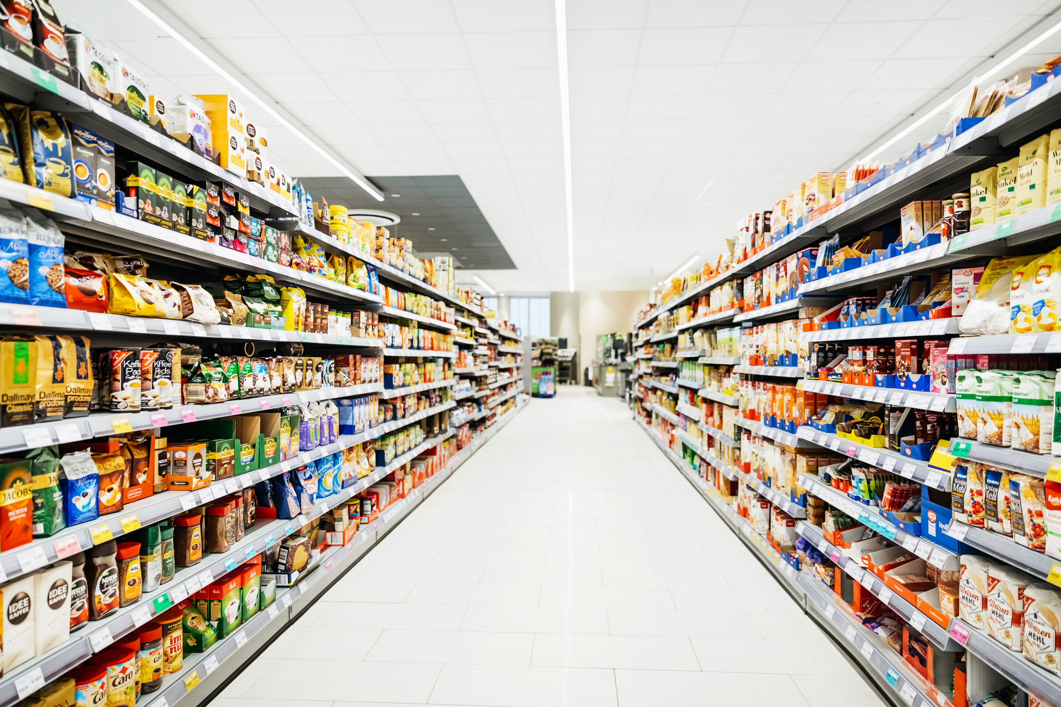 A fully stocked grocery aislee