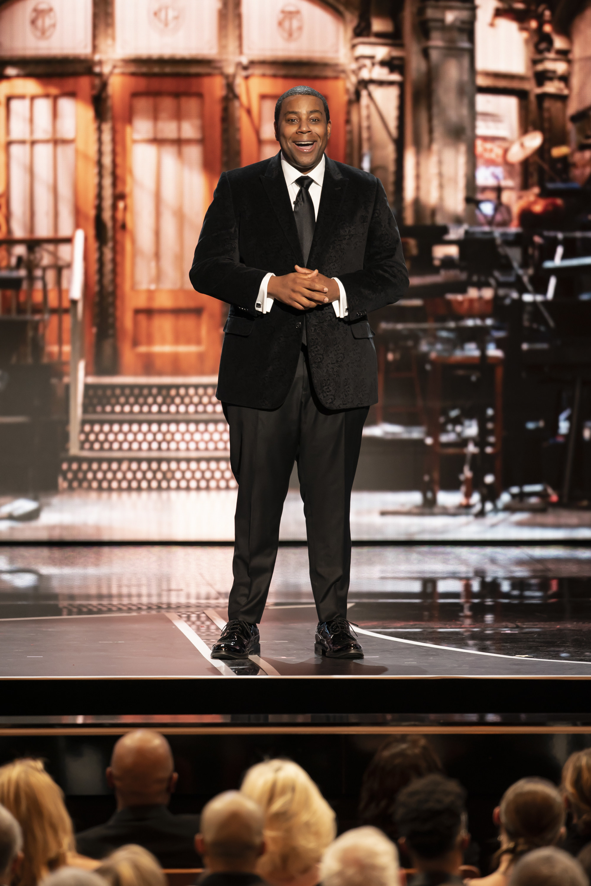 Kenan Thompson standing on stage at Kennedy Center Honors