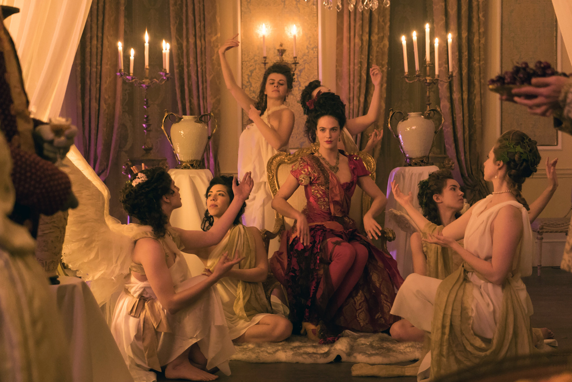 Бордель это. Harlots сериал. Сериал «куртизанки», 2017 год. Джессика Браун-Финдли и Лив Тайлер. Оргии в исторических фильмах.